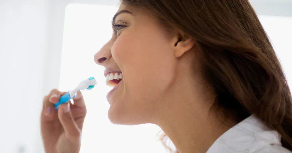 Nierówne wybielanie zębów – skąd się bierze i jak sobie z tym poradzić?